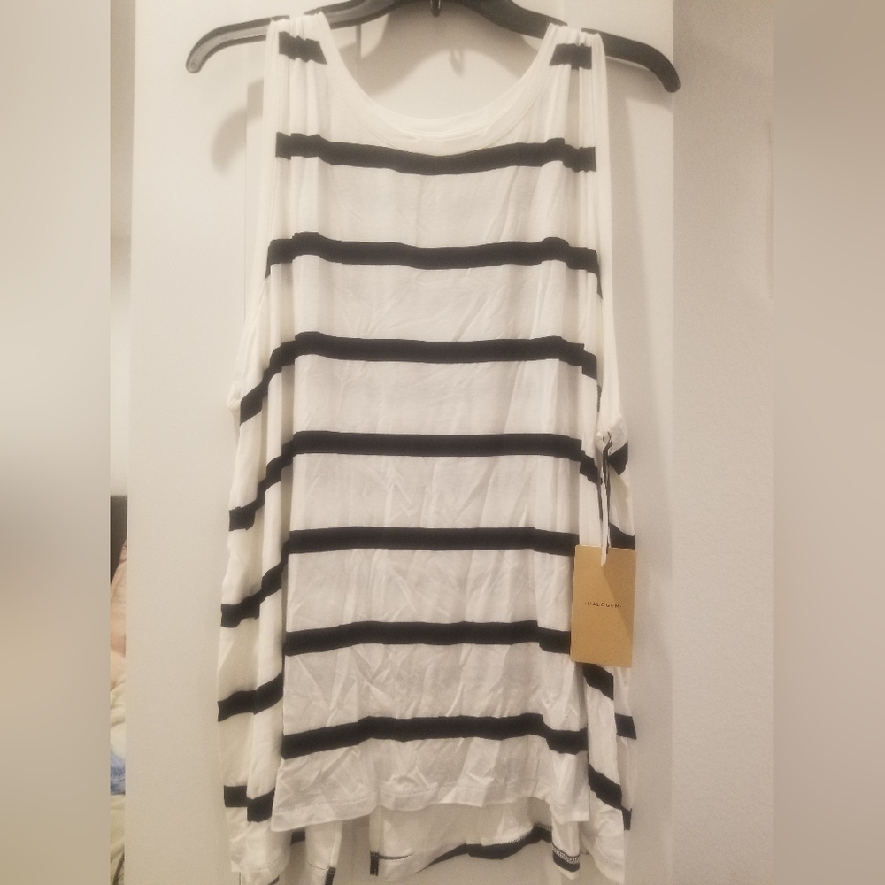 Sleeveless Flared Bottom Wht, Blk Strip Blouse 3X (fits more like a 2x) New!